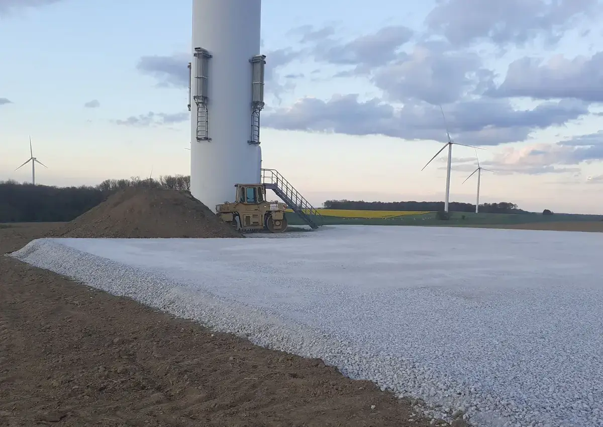 Terrassement au pied d'une éolienne