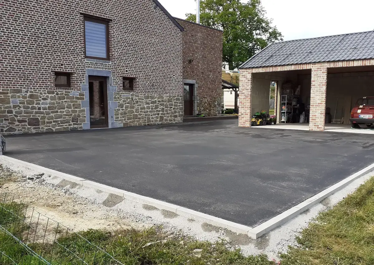 Terrassement pour préparation de terrasse de maison